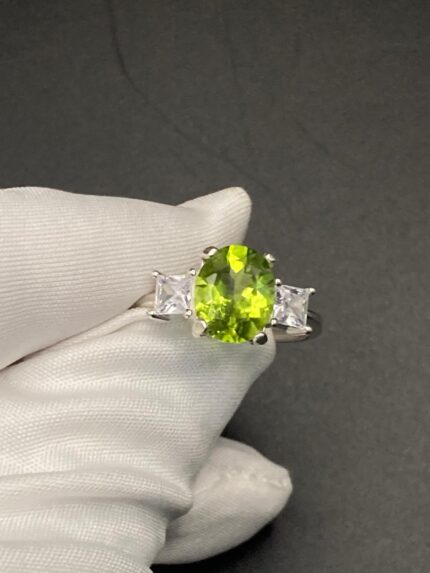 Luminous Oval Peridot